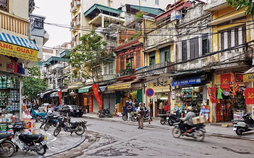 Living Neighborhoods & Colonial Backstreets